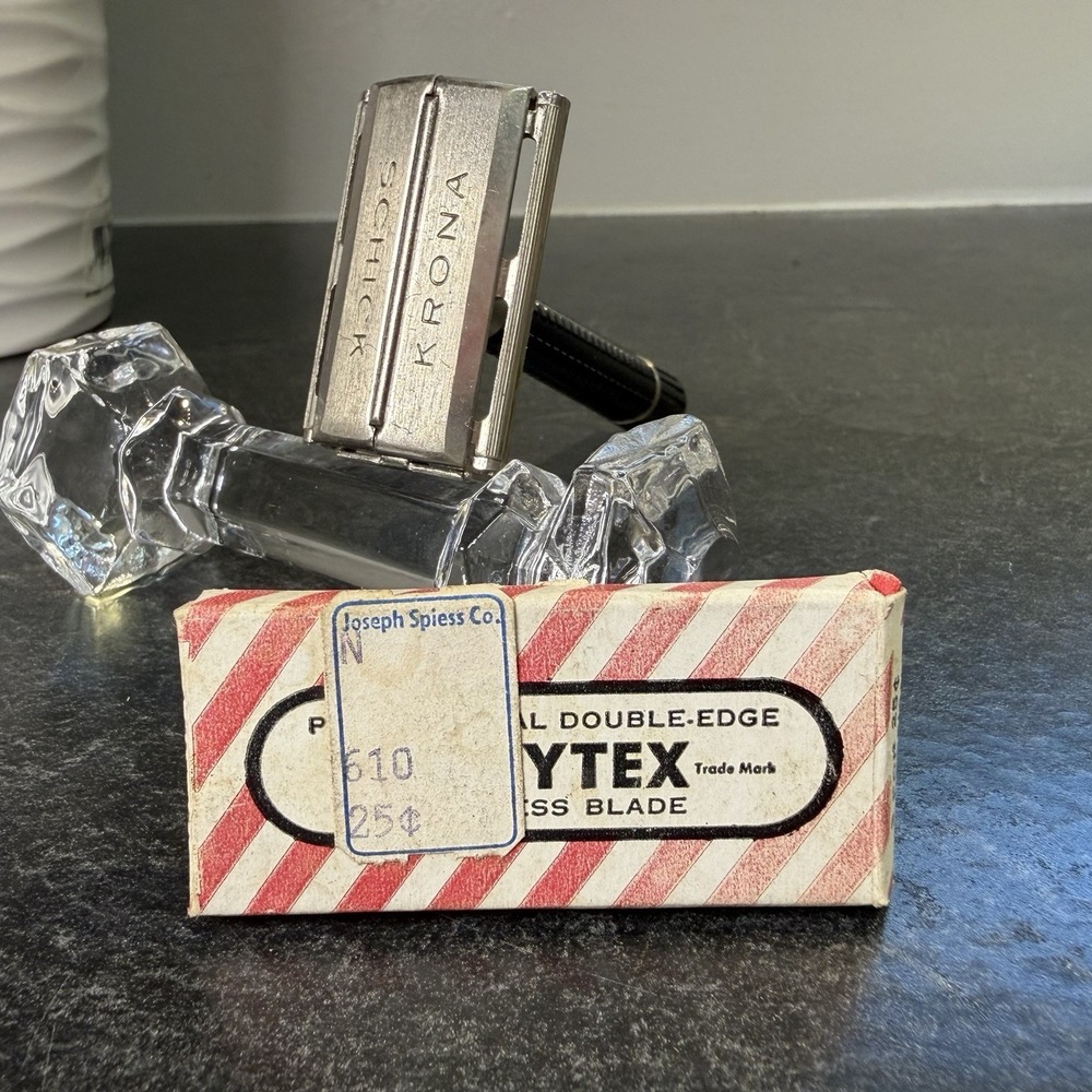 Vintage 1967-1970's Schick Krona DE TTO Safety Razor With 3 Safety Blades